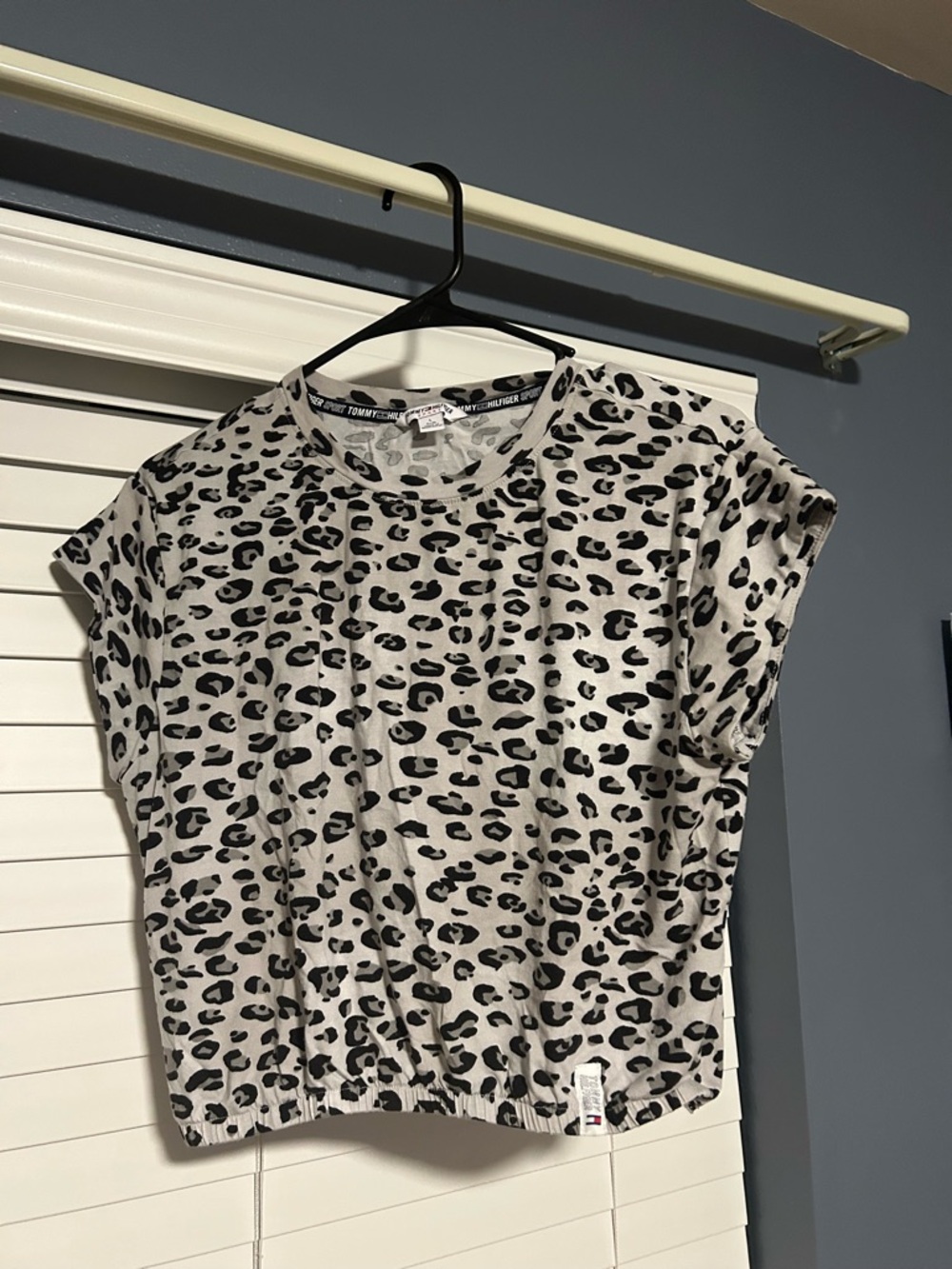 Tommy Hilfiger sport Women's Grey Leopard Print Short Sleeve Top